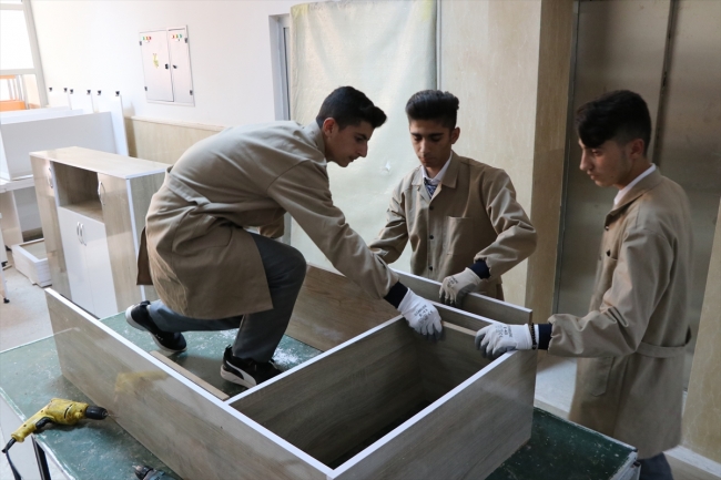 Batman'da lise öğrencilerinden ülke ekonomisine 5,5 milyon liralık katkı